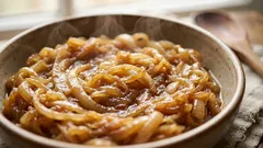 Karamelizovaná cibule v mikrovlnné troubě: už žádné stání u sporáku ani drhnutí pánví